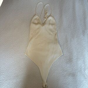 EUC Abercrombie & Fitch Ribbed V-Neck Tie Back Bodysuit | Sz M | cream